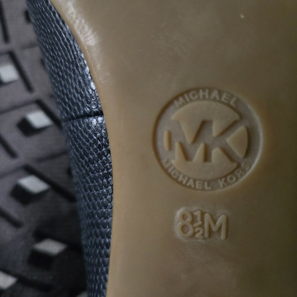 Michael Kors  Blue Snakelike skin  Pumps Great Condition  Size 8.5 - Picture 3 of 6